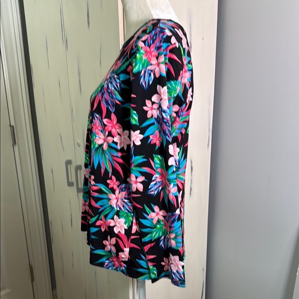 Croft & Barrow Black and pink tropical Floral Swim Rashguard - Picture 3 of 7